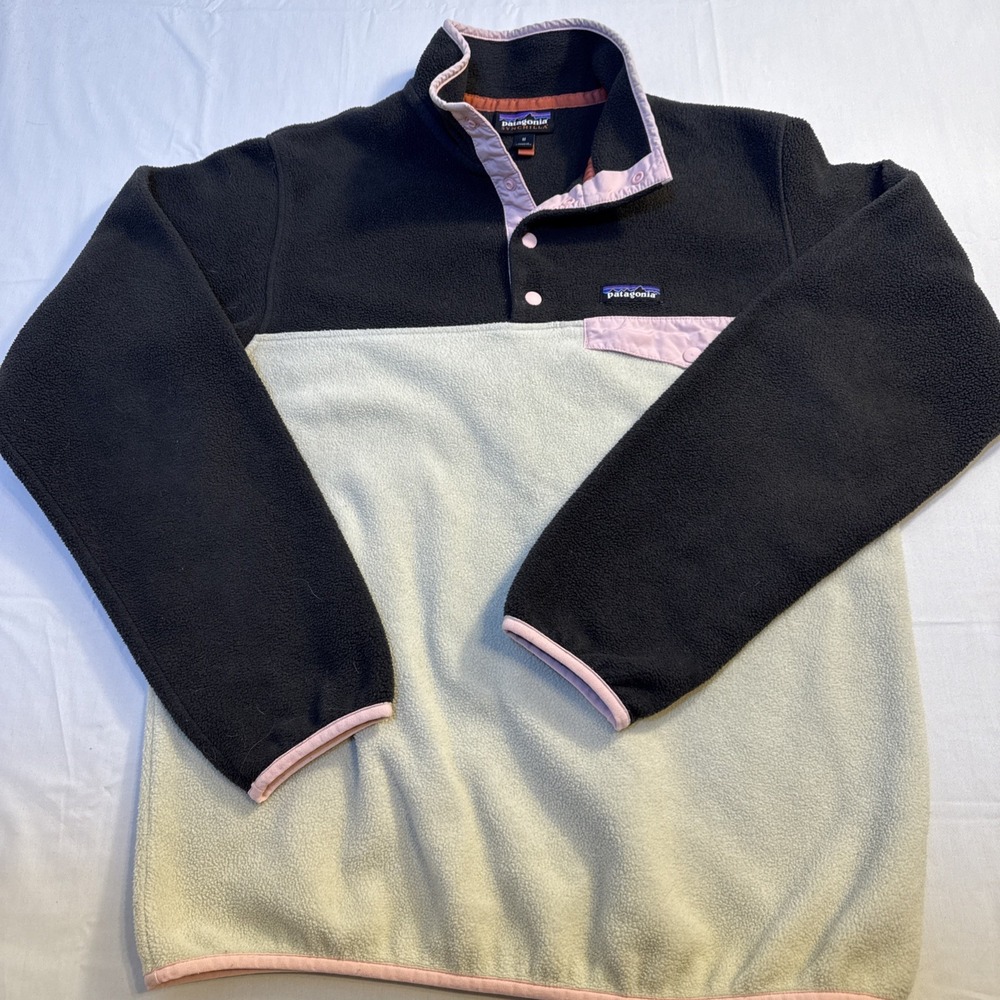 Patagonia Two-Tone Fleece Pullover Jacket in Black and Light Pink/Cream